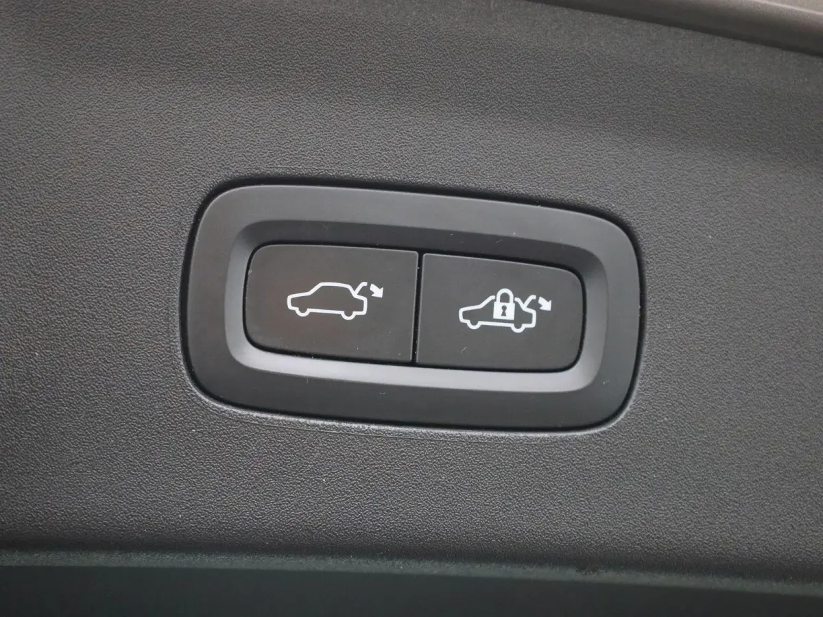 Long Range Single Motor | Automaat | Panorama dak | Virtual cockpit | Stoel/Stuur verwarming | Harman Kardon | Memory seat | Apple carplay/Android auto | Navigatie | Climate control | LMV | 