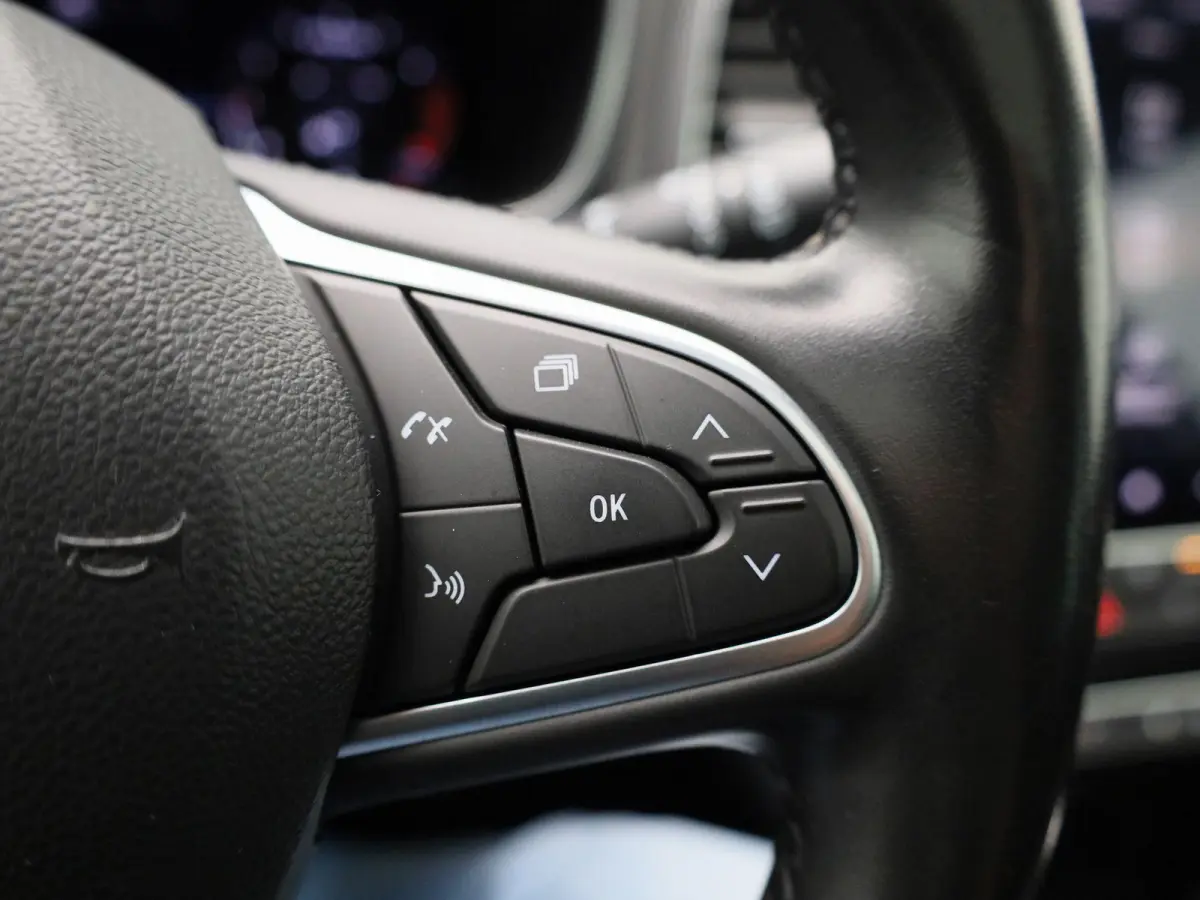 1.3 TCe Business Edition One | Trekhaak | Navigatie | Leder | Virtual cockpit | Apple Carplay / Android Auto | Camera | Climate Control | Climate control | Stoel / Stuur verwarming | Lichtme