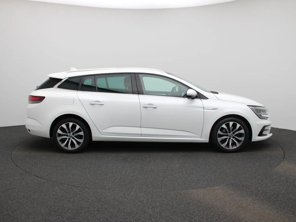 1.3 TCe Business Edition One | Trekhaak | Navigatie | Leder | Virtual cockpit | Apple Carplay / Android Auto | Camera | Climate Control | Climate control | Stoel / Stuur verwarming | Lichtme