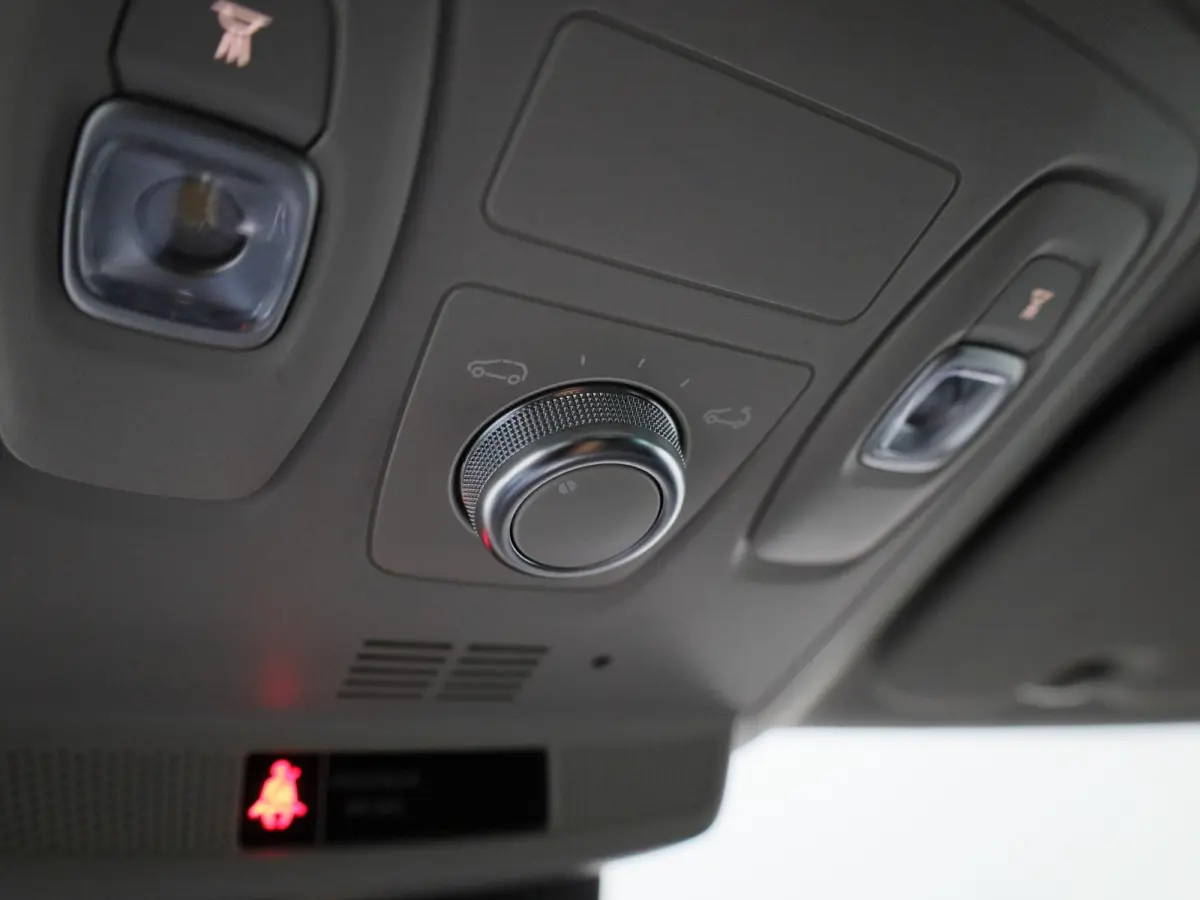 1.3 TCe Business Edition One | Trekhaak | Navigatie | Leder | Virtual cockpit | Apple Carplay / Android Auto | Camera | Climate Control | Climate control | Stoel / Stuur verwarming | Lichtme