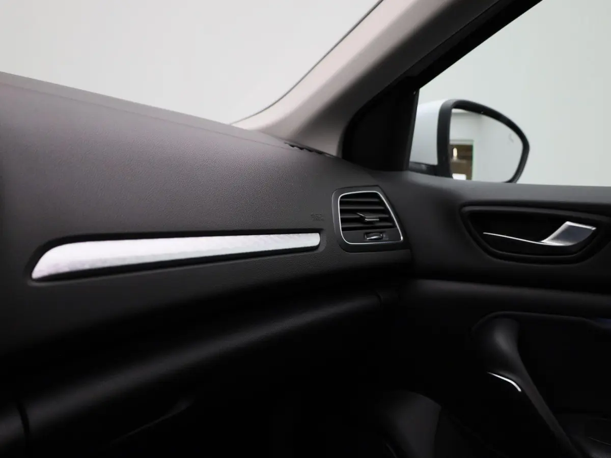 1.3 TCe Business Edition One | Trekhaak | Navigatie | Leder | Virtual cockpit | Apple Carplay / Android Auto | Camera | Climate Control | Climate control | Stoel / Stuur verwarming | Lichtme