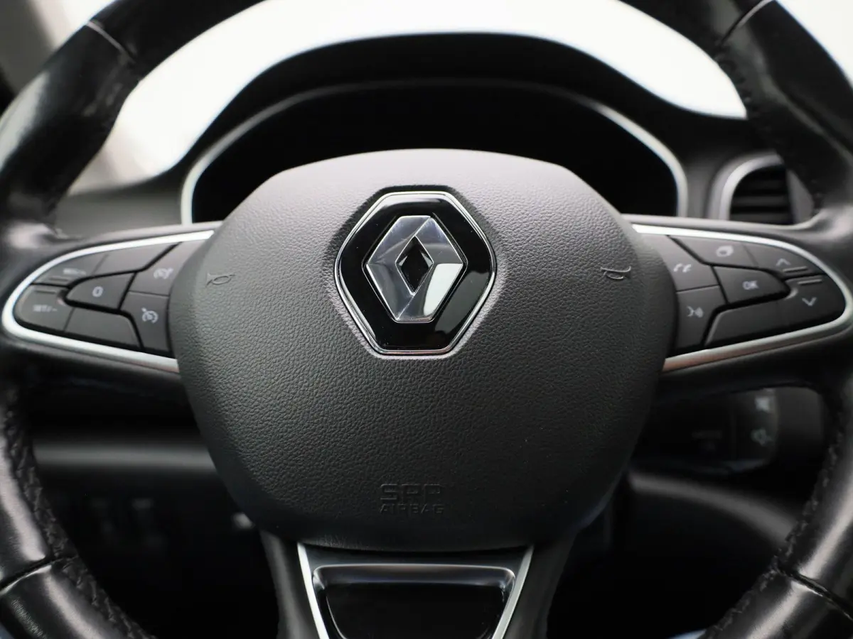 1.3 TCe Business Edition One | Trekhaak | Navigatie | Leder | Virtual cockpit | Apple Carplay / Android Auto | Camera | Climate Control | Climate control | Stoel / Stuur verwarming | Lichtme