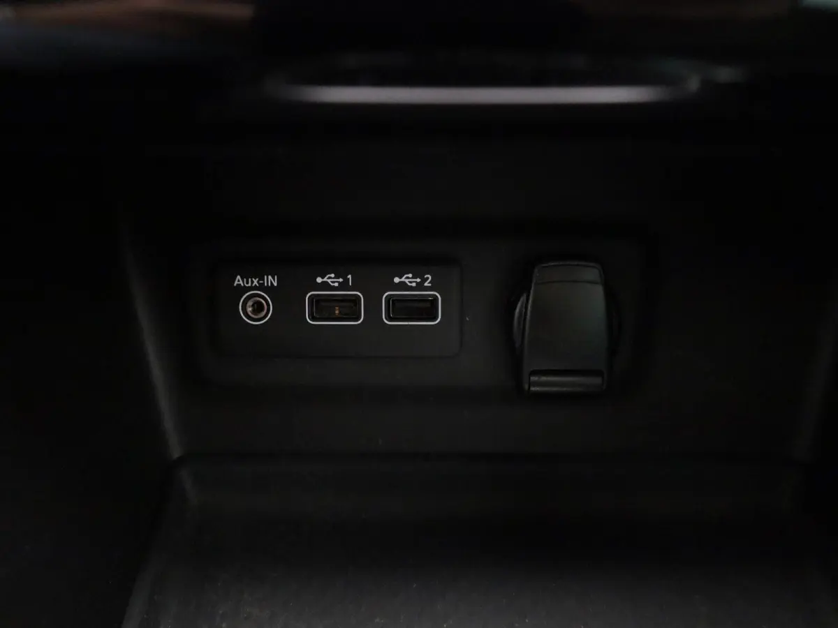 1.3 TCe Business Edition One | Trekhaak | Navigatie | Leder | Virtual cockpit | Apple Carplay / Android Auto | Camera | Climate Control | Climate control | Stoel / Stuur verwarming | Lichtme