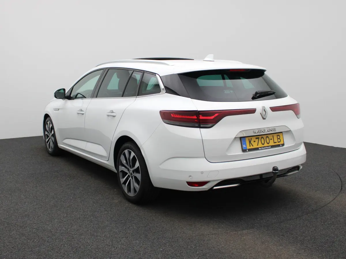 1.3 TCe Business Edition One | Trekhaak | Navigatie | Leder | Virtual cockpit | Apple Carplay / Android Auto | Camera | Climate Control | Climate control | Stoel / Stuur verwarming | Lichtme