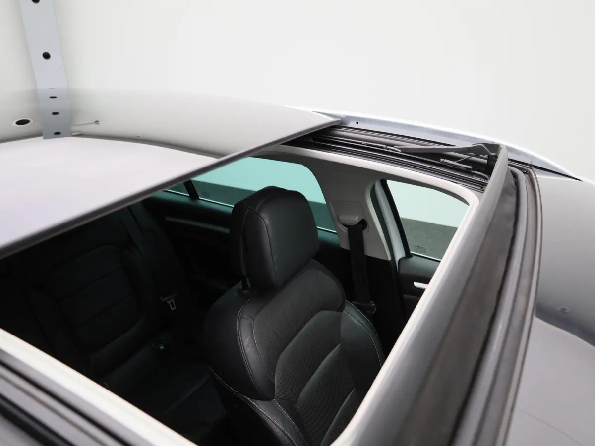 1.3 TCe Business Edition One | Trekhaak | Navigatie | Leder | Virtual cockpit | Apple Carplay / Android Auto | Camera | Climate Control | Climate control | Stoel / Stuur verwarming | Lichtme