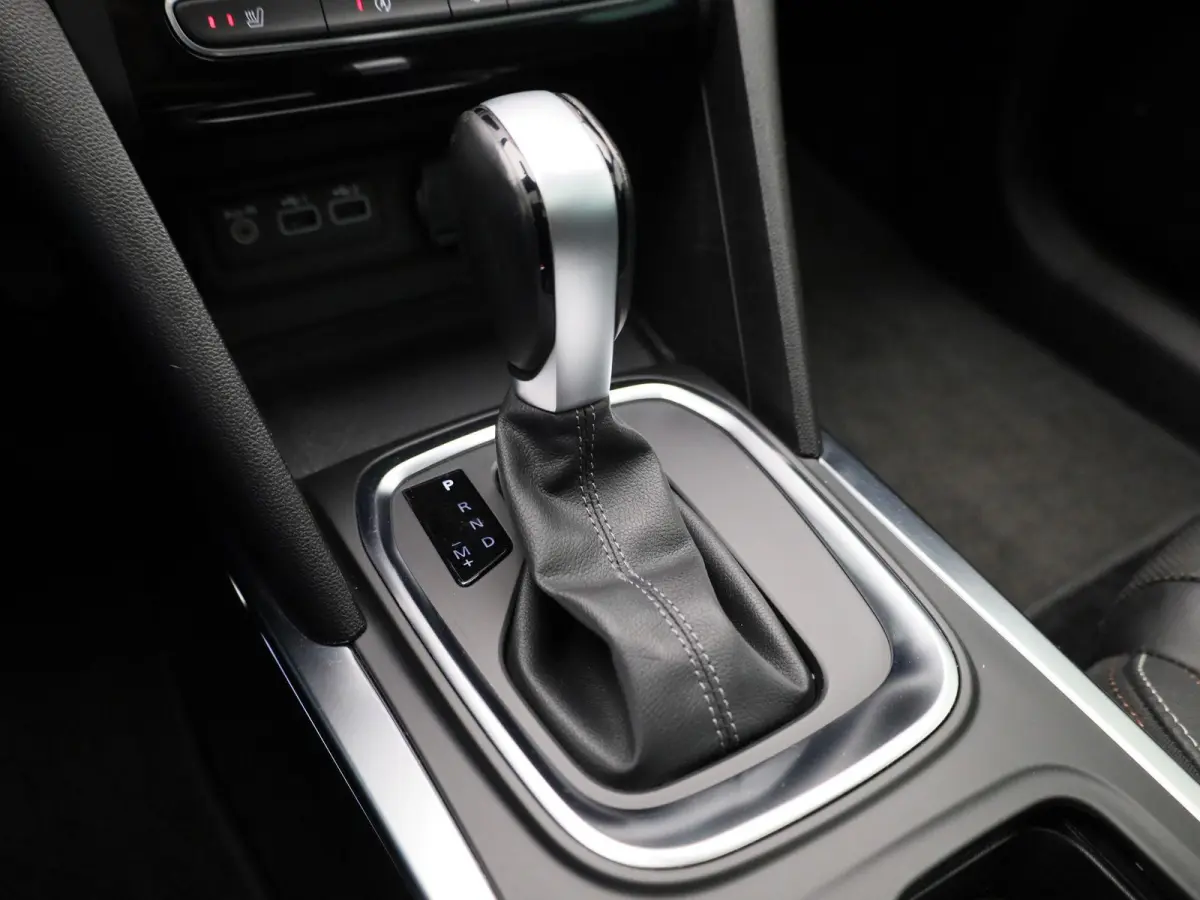 1.3 TCe Business Edition One | Trekhaak | Navigatie | Leder | Virtual cockpit | Apple Carplay / Android Auto | Camera | Climate Control | Climate control | Stoel / Stuur verwarming | Lichtme