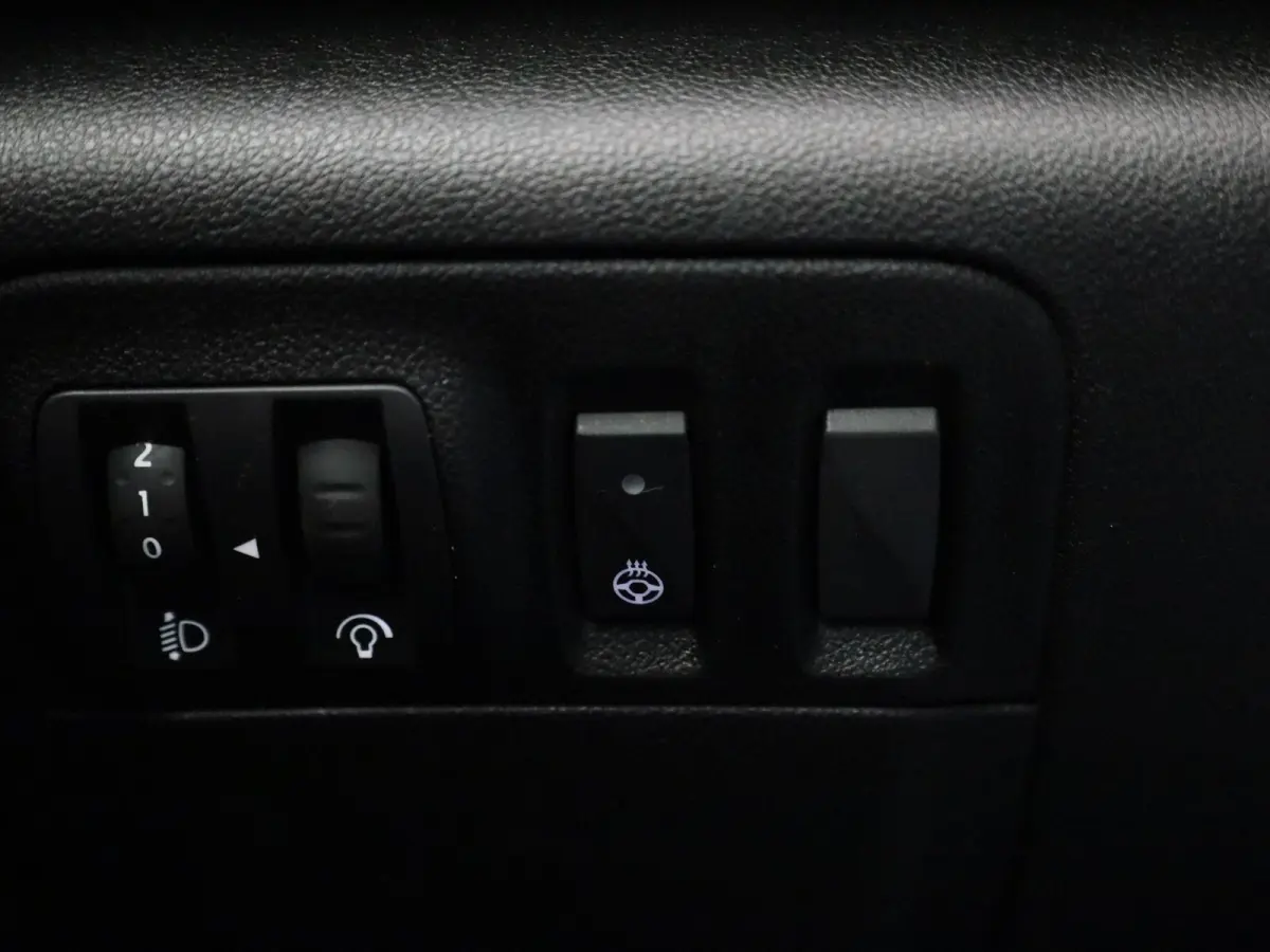 1.3 TCe Business Edition One | Trekhaak | Navigatie | Leder | Virtual cockpit | Apple Carplay / Android Auto | Camera | Climate Control | Climate control | Stoel / Stuur verwarming | Lichtme