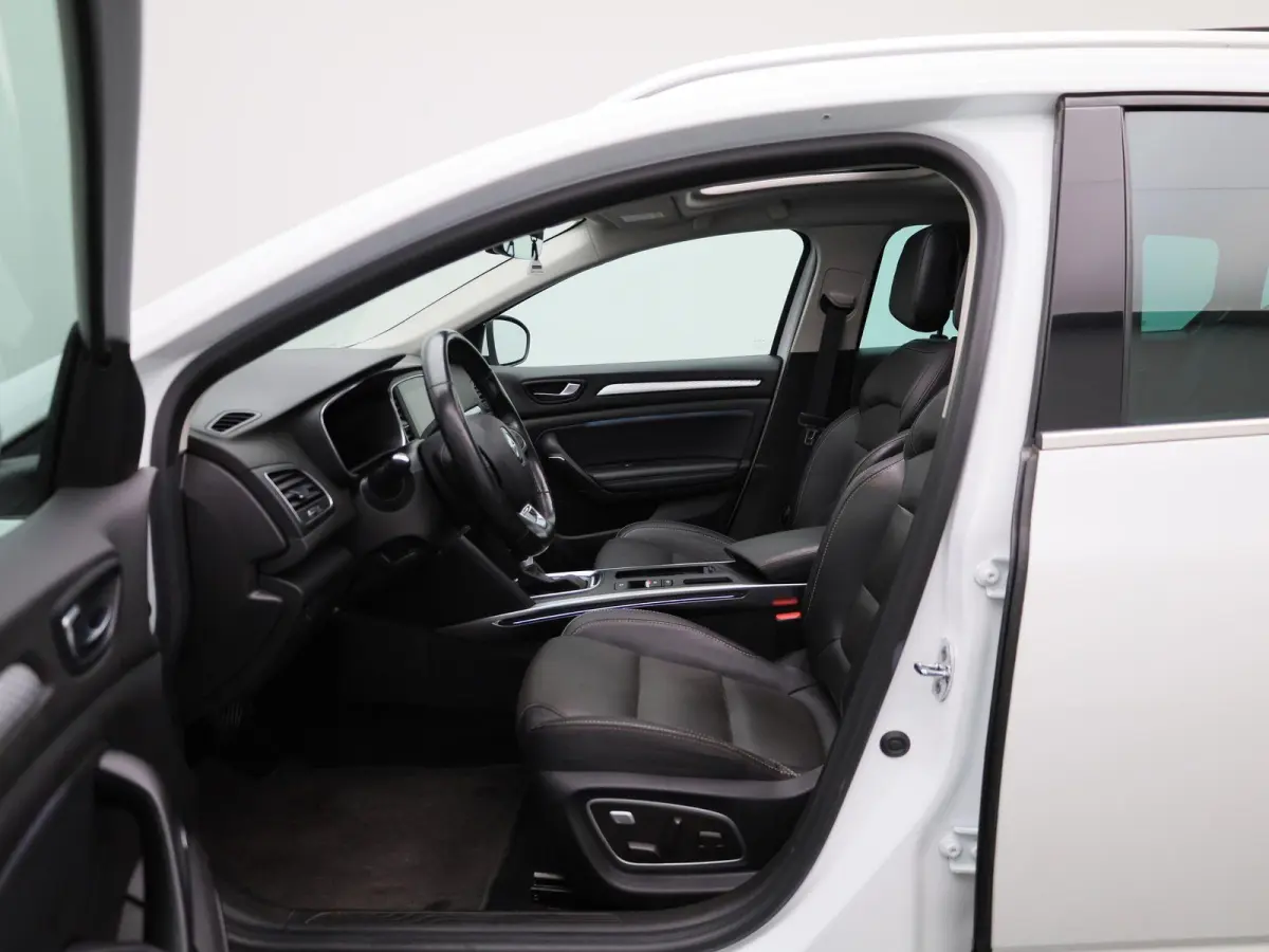 1.3 TCe Business Edition One | Trekhaak | Navigatie | Leder | Virtual cockpit | Apple Carplay / Android Auto | Camera | Climate Control | Climate control | Stoel / Stuur verwarming | Lichtme