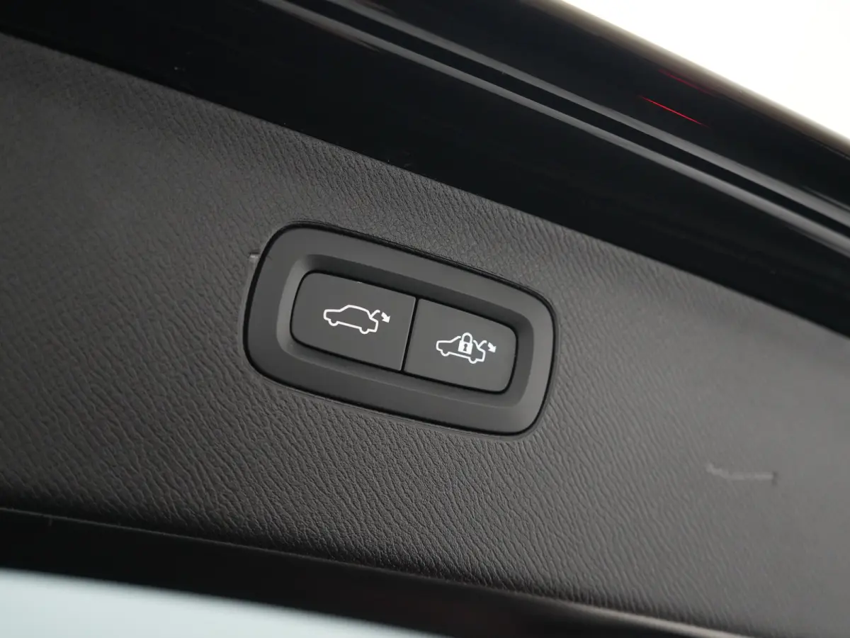 T8 Recharge AWD R-Design | Long Range | Wrap | Luchtvering | Bowers & Wilkins | 360° Camera | Head-Up | Panoramadak | Trekhaak