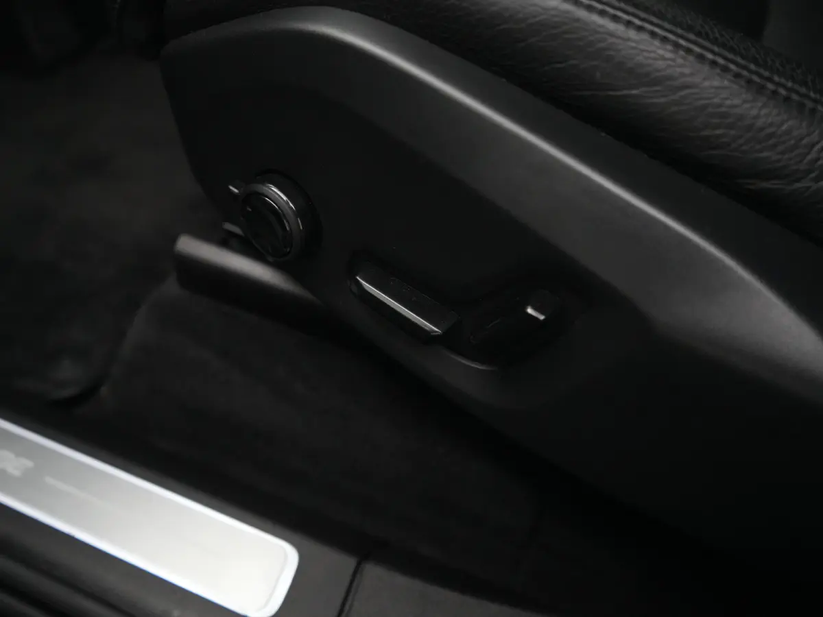 T8 Recharge AWD R-Design | Long Range | Wrap | Luchtvering | Bowers & Wilkins | 360° Camera | Head-Up | Panoramadak | Trekhaak