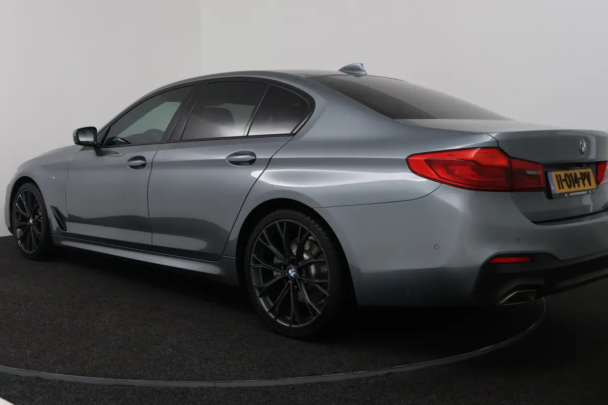 520i High Executive Edition (STOELVERWARMING, H/K AUDIO, ELEKTR STOELEN, SFEERVERLICHTING)