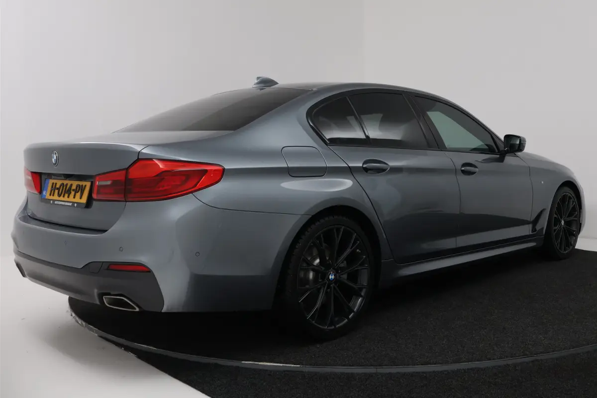520i High Executive Edition (STOELVERWARMING, H/K AUDIO, ELEKTR STOELEN, SFEERVERLICHTING)