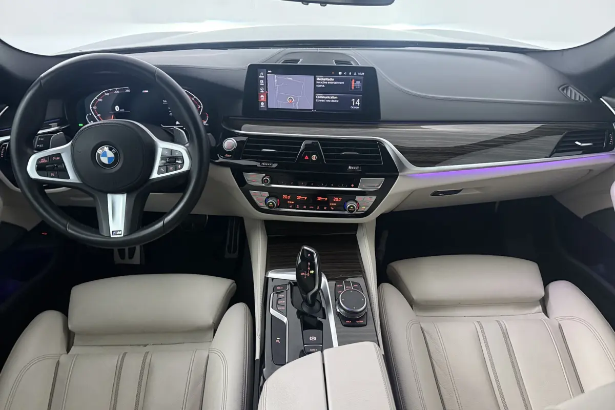 520i High Executive Edition (STOELVERWARMING, H/K AUDIO, ELEKTR STOELEN, SFEERVERLICHTING)