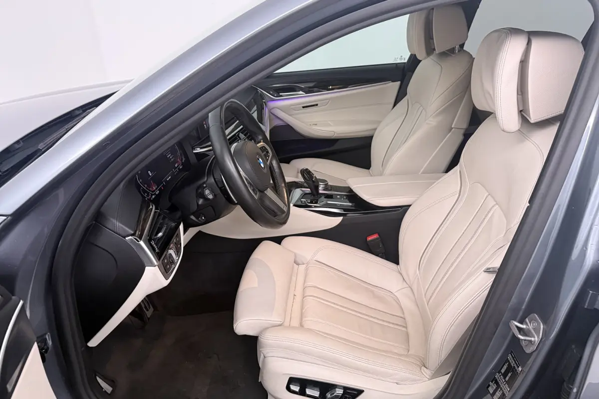 520i High Executive Edition (STOELVERWARMING, H/K AUDIO, ELEKTR STOELEN, SFEERVERLICHTING)