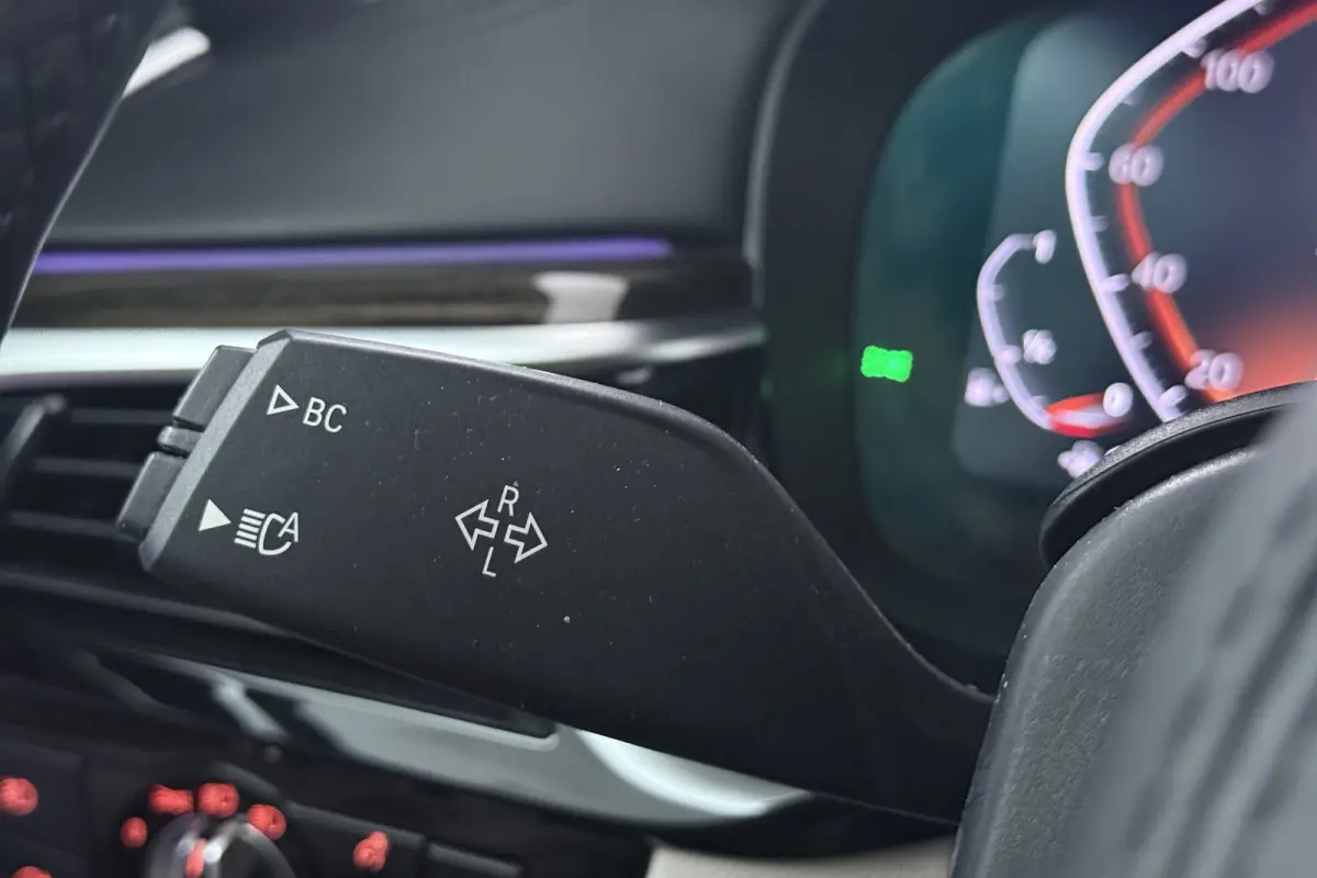520i High Executive Edition (STOELVERWARMING, H/K AUDIO, ELEKTR STOELEN, SFEERVERLICHTING)