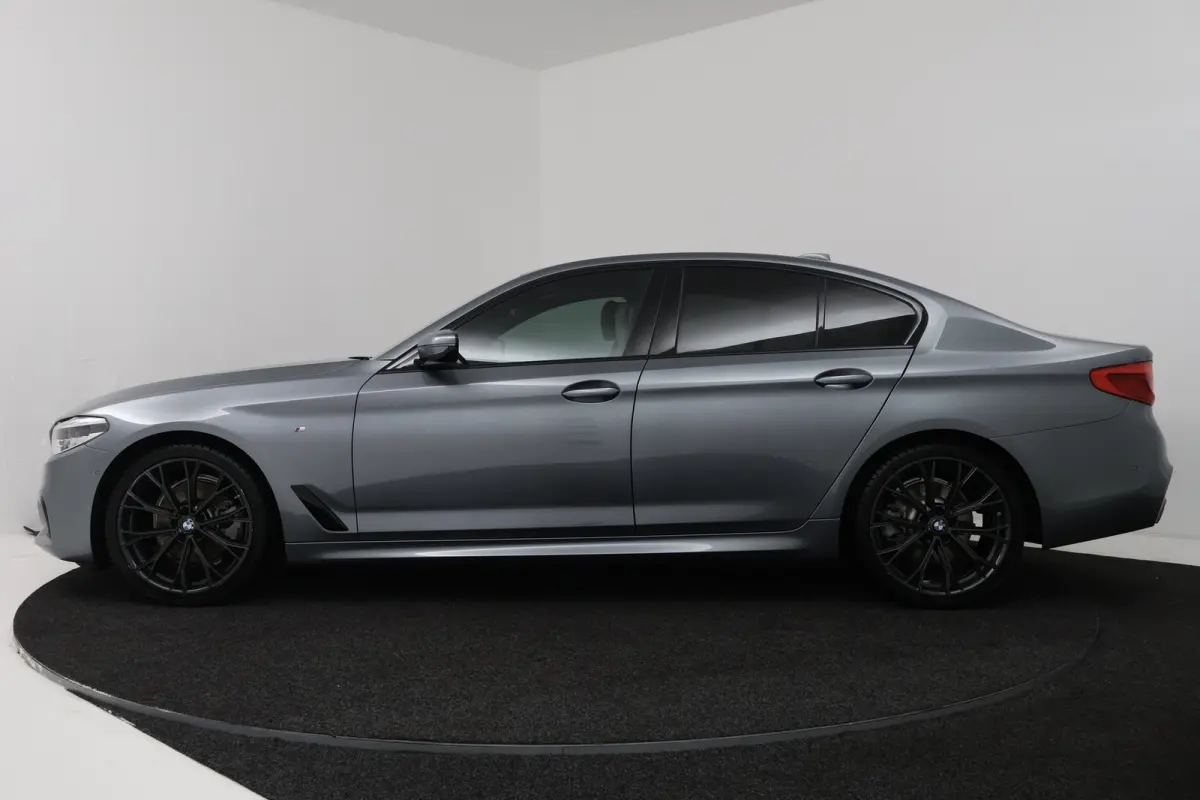 520i High Executive Edition (STOELVERWARMING, H/K AUDIO, ELEKTR STOELEN, SFEERVERLICHTING)