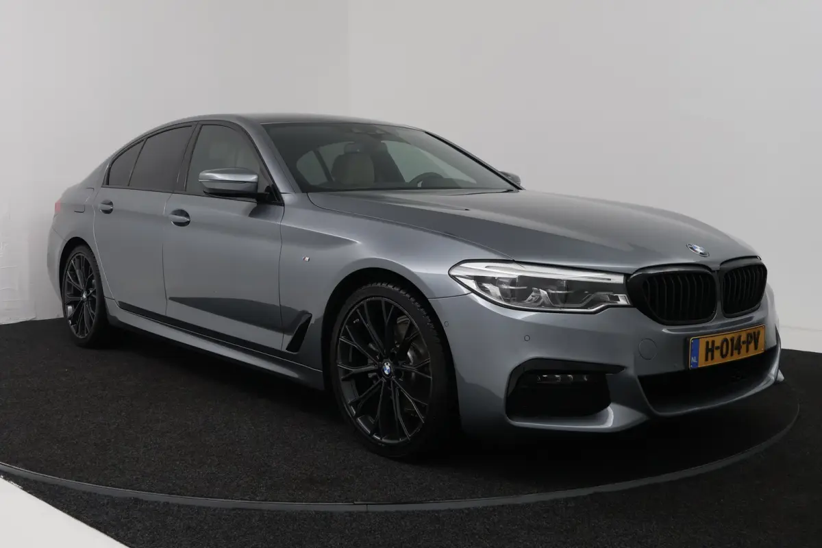 520i High Executive Edition (STOELVERWARMING, H/K AUDIO, ELEKTR STOELEN, SFEERVERLICHTING)