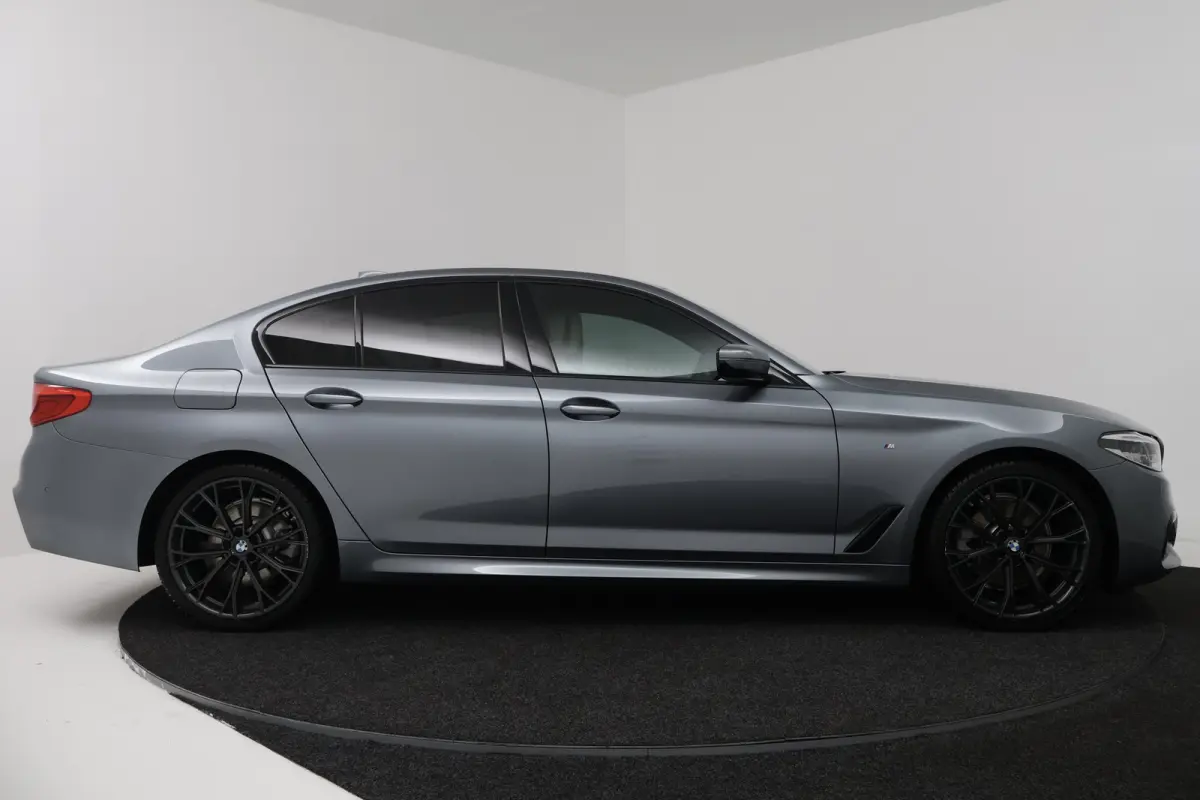 520i High Executive Edition (STOELVERWARMING, H/K AUDIO, ELEKTR STOELEN, SFEERVERLICHTING)