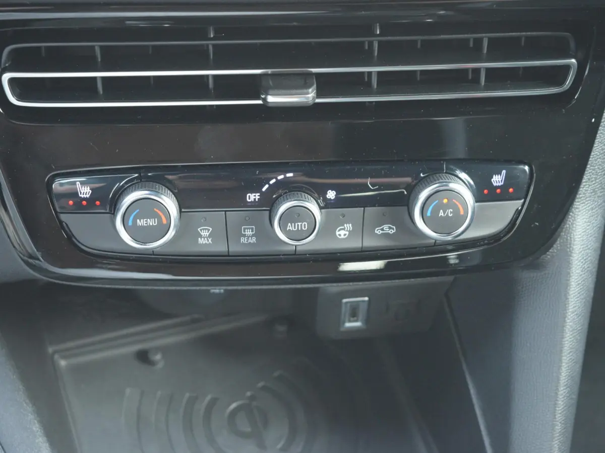 1.2 Turbo Hybrid Business Edition UIT VOORRAAD LEVERBAAR