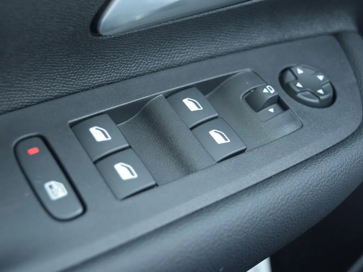 1.2 Turbo Hybrid Business Edition UIT VOORRAAD LEVERBAAR