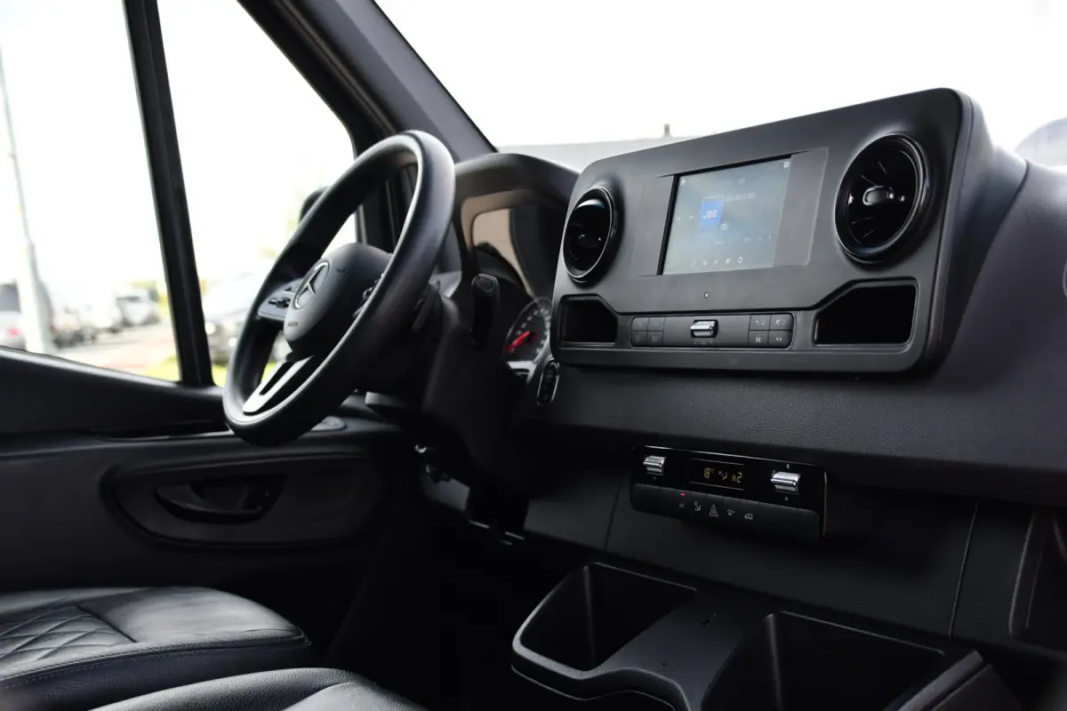 317 1.9 CDI L2H2 Black Edition Camera, Cruise, Carplay, 3500kg, Clima, Sensoren, Automaat, Multimedia, Uniek!
