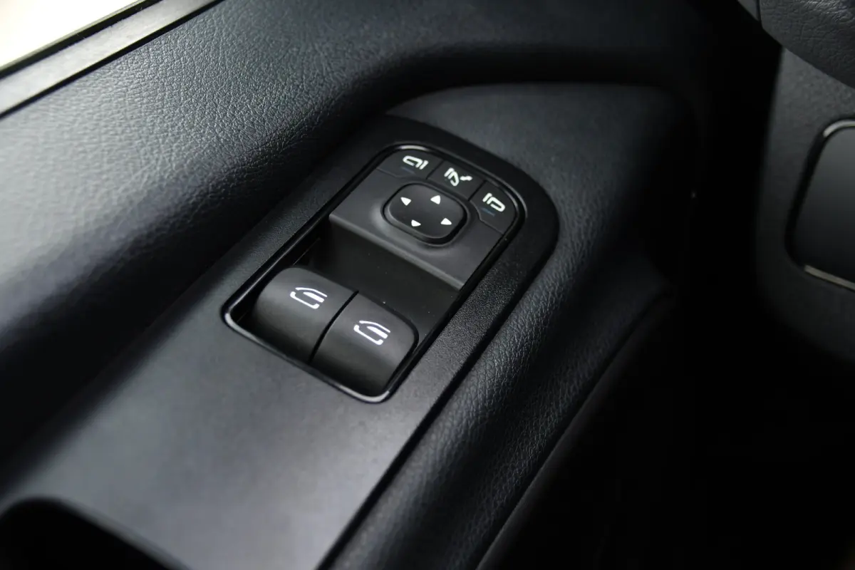 317 1.9 CDI L2H2 Black Edition Camera, Cruise, Carplay, 3500kg, Clima, Sensoren, Automaat, Multimedia, Uniek!