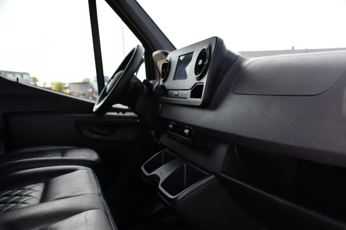 317 1.9 CDI L2H2 Black Edition Camera, Cruise, Carplay, 3500kg, Clima, Sensoren, Automaat, Multimedia, Uniek!