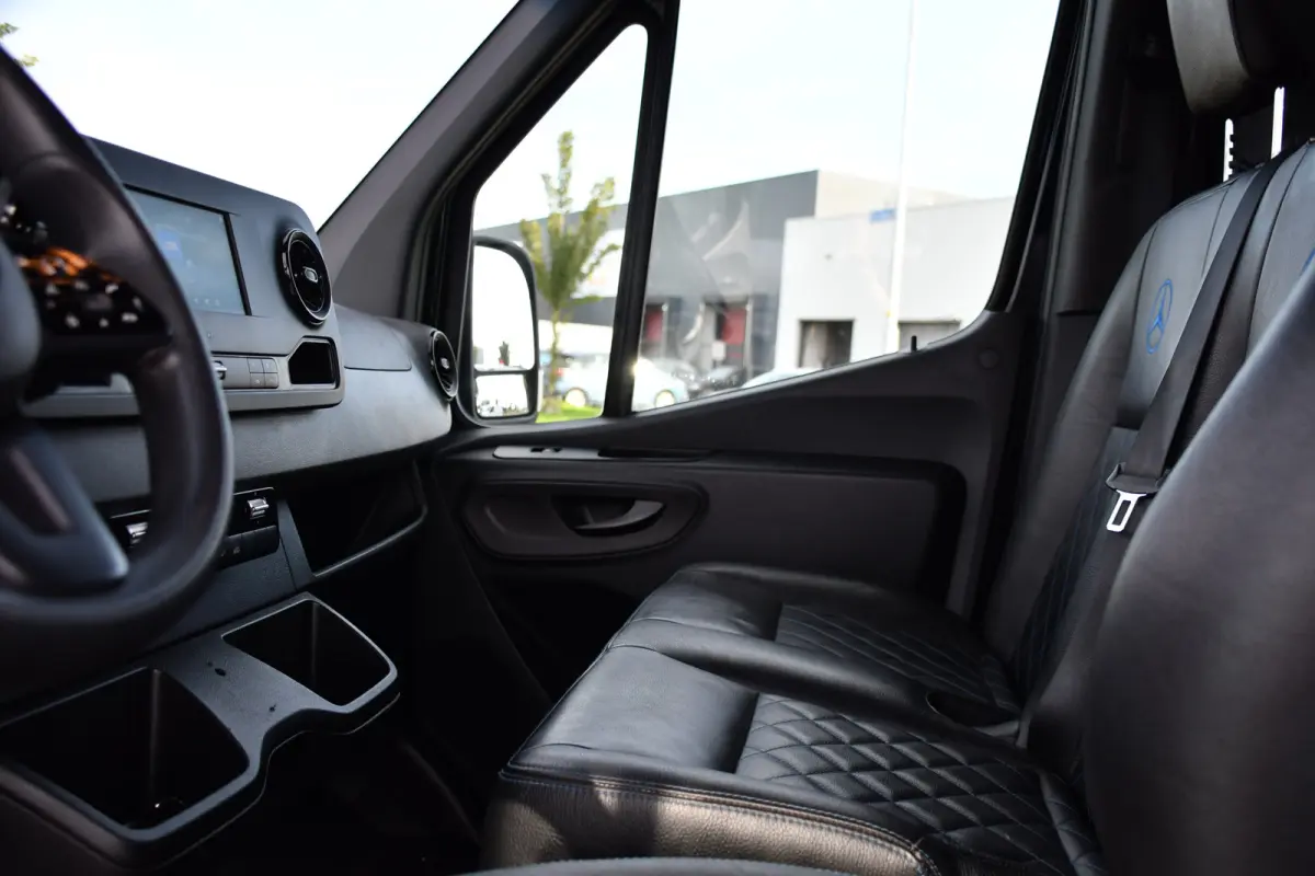 317 1.9 CDI L2H2 Black Edition Camera, Cruise, Carplay, 3500kg, Clima, Sensoren, Automaat, Multimedia, Uniek!
