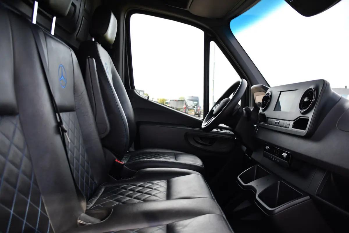 317 1.9 CDI L2H2 Black Edition Camera, Cruise, Carplay, 3500kg, Clima, Sensoren, Automaat, Multimedia, Uniek!