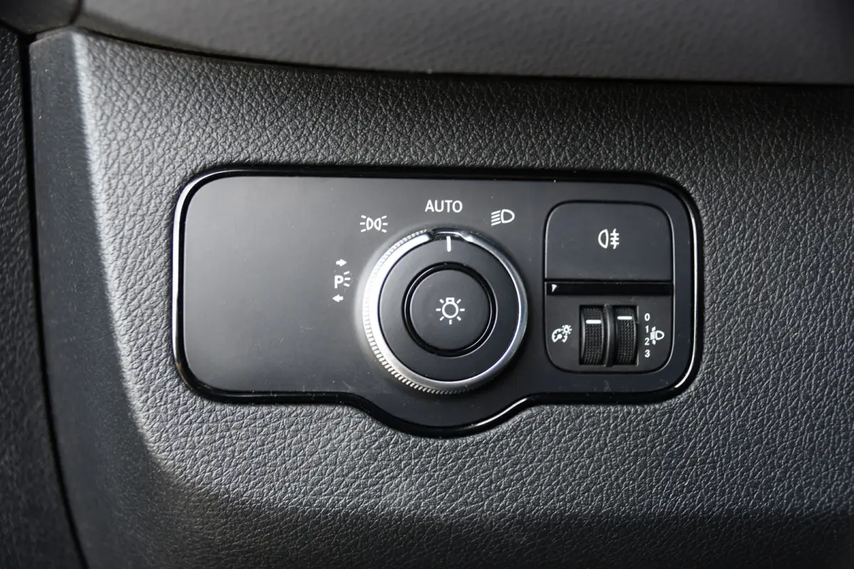 317 1.9 CDI L2H2 Black Edition Camera, Cruise, Carplay, 3500kg, Clima, Sensoren, Automaat, Multimedia, Uniek!