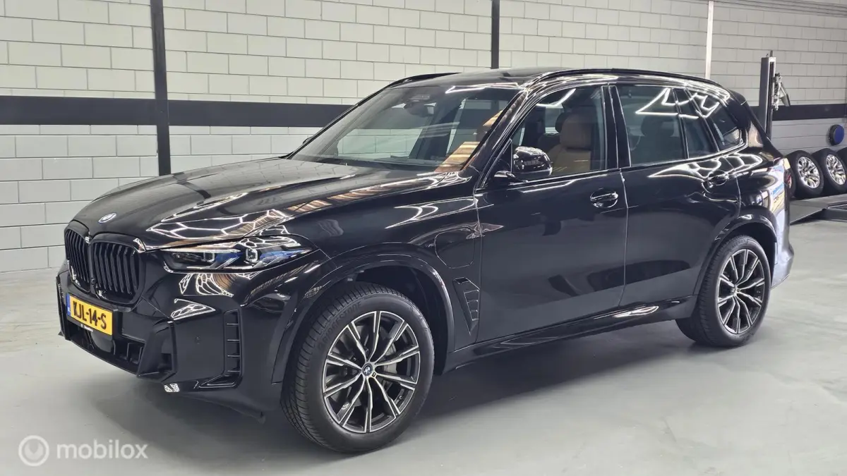 xDrive 50e 3.0ie met 390PK Bj 2025 Lage KM !