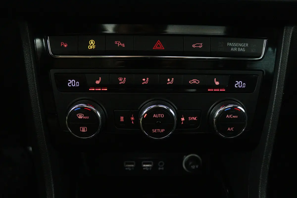 1.4 EcoTSI Xcellence (PANORAMADAK, STOELVERWARMING, CAMERA, CRUISE ADAPTIEF)