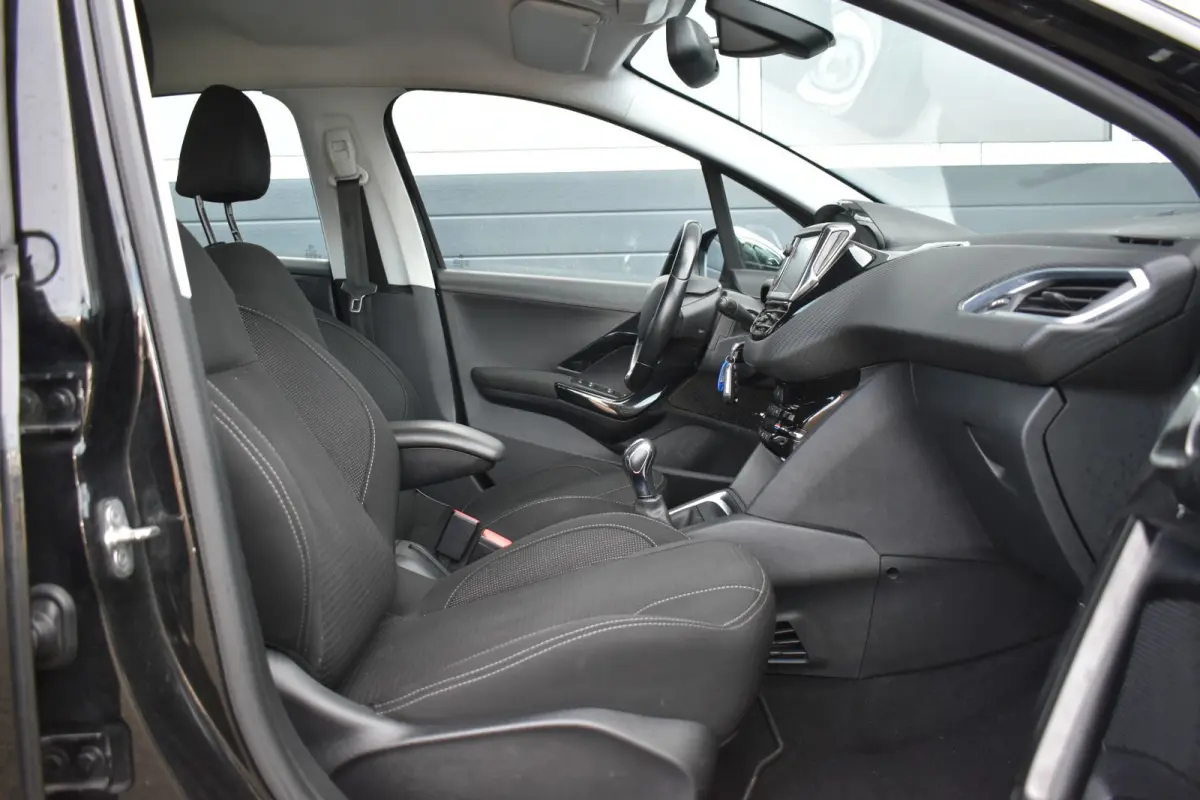 1.6 BlueHDi Blue Lease Executive