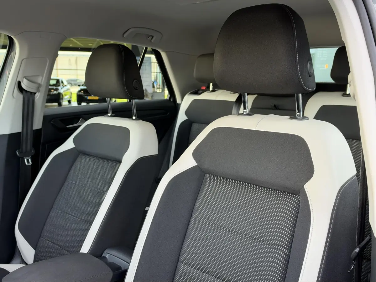 1.5 TSI Sport Business R | ACC | Stoel+Stuurverwarming | Achteruitrijcamera | Lane Assist | Blind Spot |
