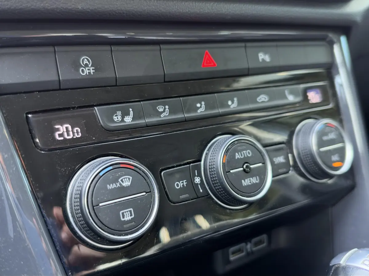 1.5 TSI Sport Business R | ACC | Stoel+Stuurverwarming | Achteruitrijcamera | Lane Assist | Blind Spot |