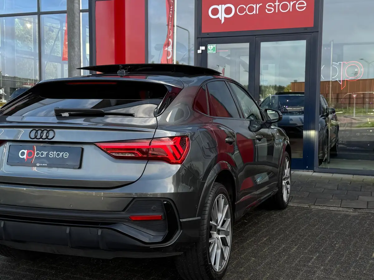35 TFSI 3 X S-Line Uniek Vol | Panorama | Camera Parksens | Leder Red Stitch | Stoelverwarming| Keyless |Carplay