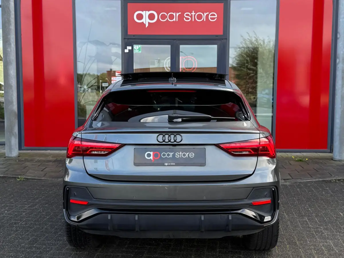 35 TFSI 3 X S-Line Uniek Vol | Panorama | Camera Parksens | Leder Red Stitch | Stoelverwarming| Keyless |Carplay