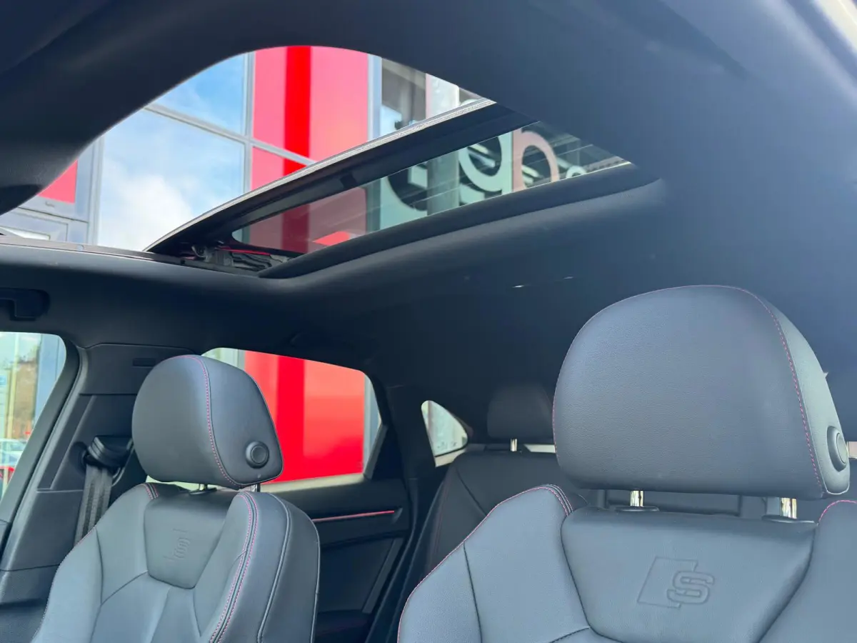 35 TFSI 3 X S-Line Uniek Vol | Panorama | Camera Parksens | Leder Red Stitch | Stoelverwarming| Keyless |Carplay