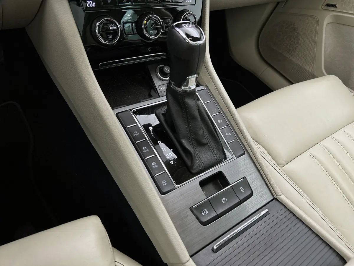 1.4 TSI iV Business | PANORAMADAK | STOELVERWARMING VOOR EN ACHTER | MEMORY STOELEN | CANTON | CLIMATE CONTROL | ADAPTIVE CRUISE CONTROL |