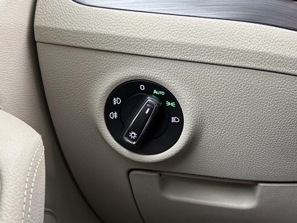 1.4 TSI iV Business | PANORAMADAK | STOELVERWARMING VOOR EN ACHTER | MEMORY STOELEN | CANTON | CLIMATE CONTROL | ADAPTIVE CRUISE CONTROL |