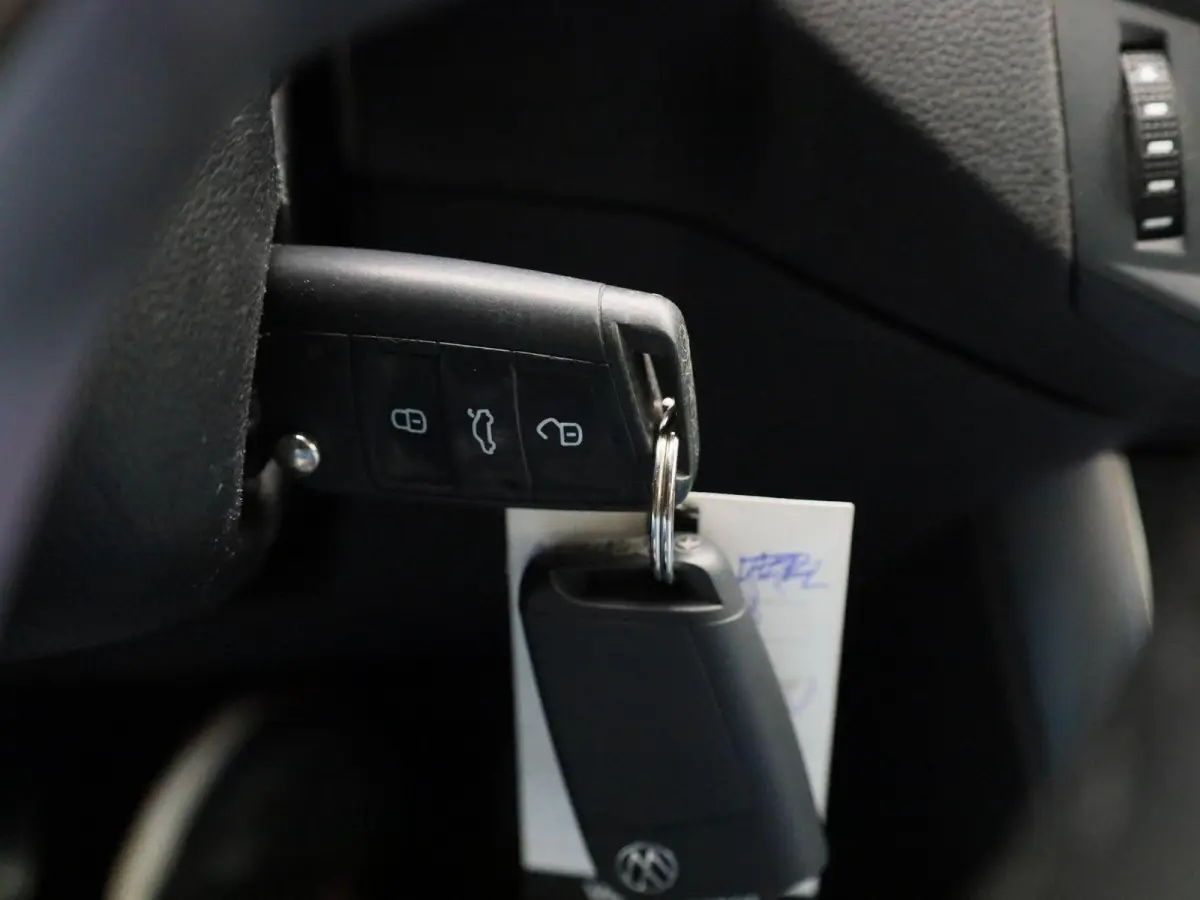 1.0 TSI Life Business | AUTOMATISCHE AIRCO | STOELVERWARMING | APPLE/ANDROID CARPLAY | PARKEERSENSOREN | NAVIGATIE | LICHTMETALEN VELGEN | 12 MAANDEN BOVAG GARANTIE |