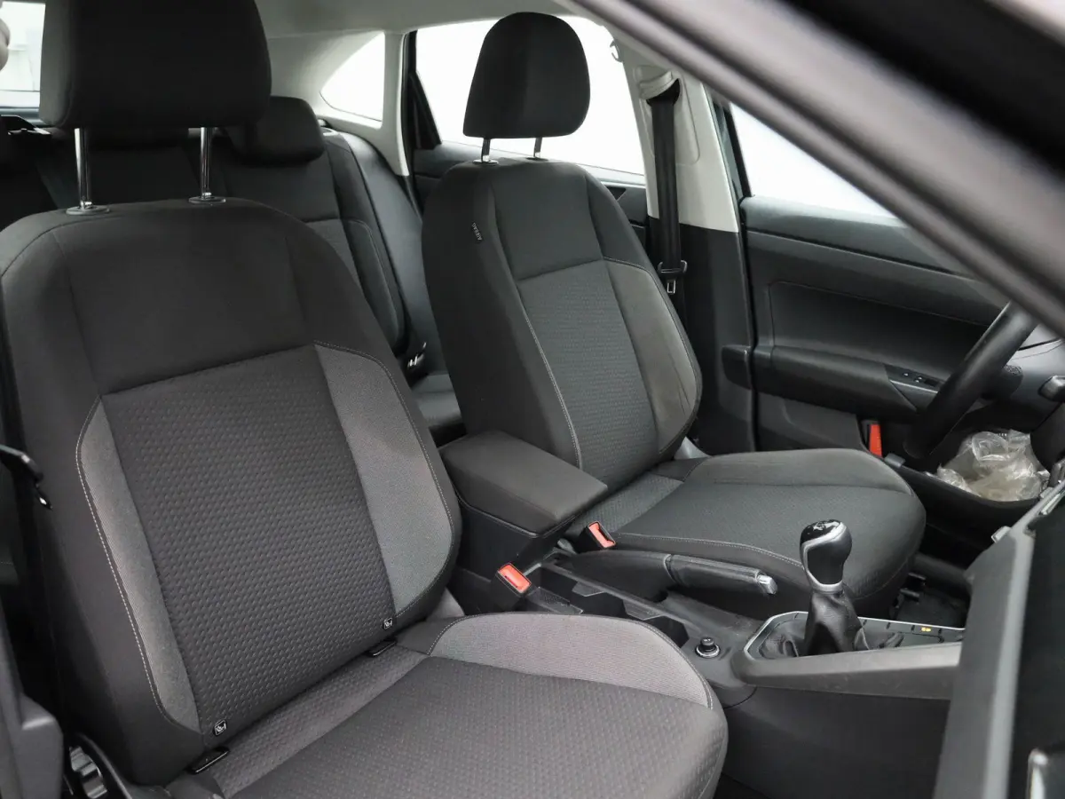 1.0 TSI Life Business | AUTOMATISCHE AIRCO | STOELVERWARMING | APPLE/ANDROID CARPLAY | PARKEERSENSOREN | NAVIGATIE | LICHTMETALEN VELGEN | 12 MAANDEN BOVAG GARANTIE |