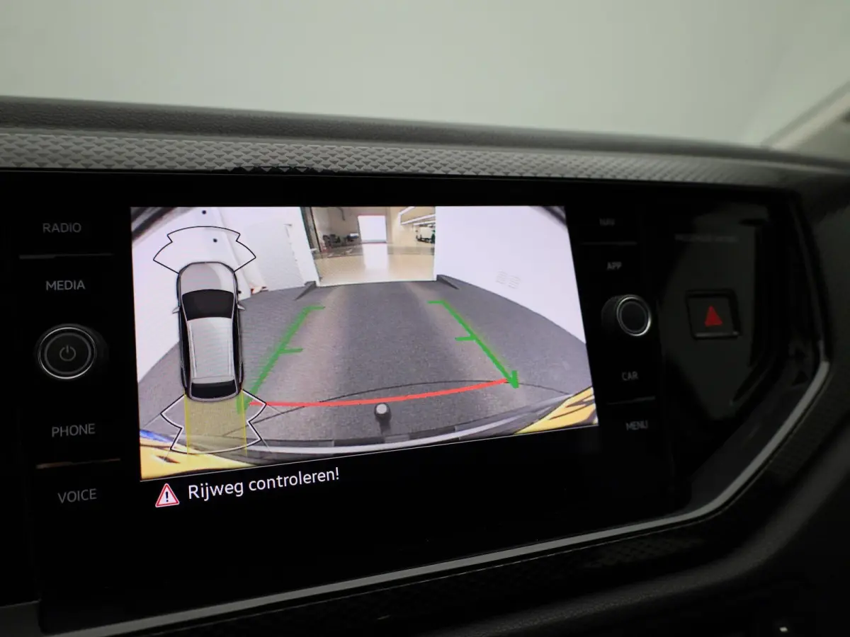 1.0 TSI Life Business | AUTOMATISCHE AIRCO | STOELVERWARMING | APPLE/ANDROID CARPLAY | PARKEERSENSOREN | NAVIGATIE | LICHTMETALEN VELGEN | 12 MAANDEN BOVAG GARANTIE |