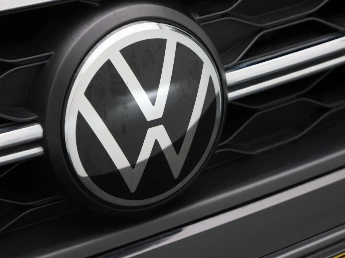 1.0 TSI Life Business | AUTOMATISCHE AIRCO | STOELVERWARMING | APPLE/ANDROID CARPLAY | PARKEERSENSOREN | NAVIGATIE | LICHTMETALEN VELGEN | 12 MAANDEN BOVAG GARANTIE |