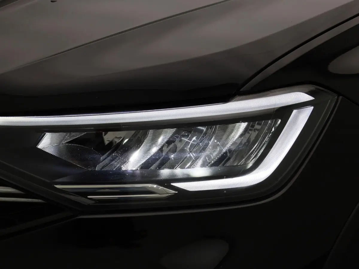 1.0 TSI Life Business | AUTOMATISCHE AIRCO | STOELVERWARMING | APPLE/ANDROID CARPLAY | PARKEERSENSOREN | NAVIGATIE | LICHTMETALEN VELGEN | 12 MAANDEN BOVAG GARANTIE |