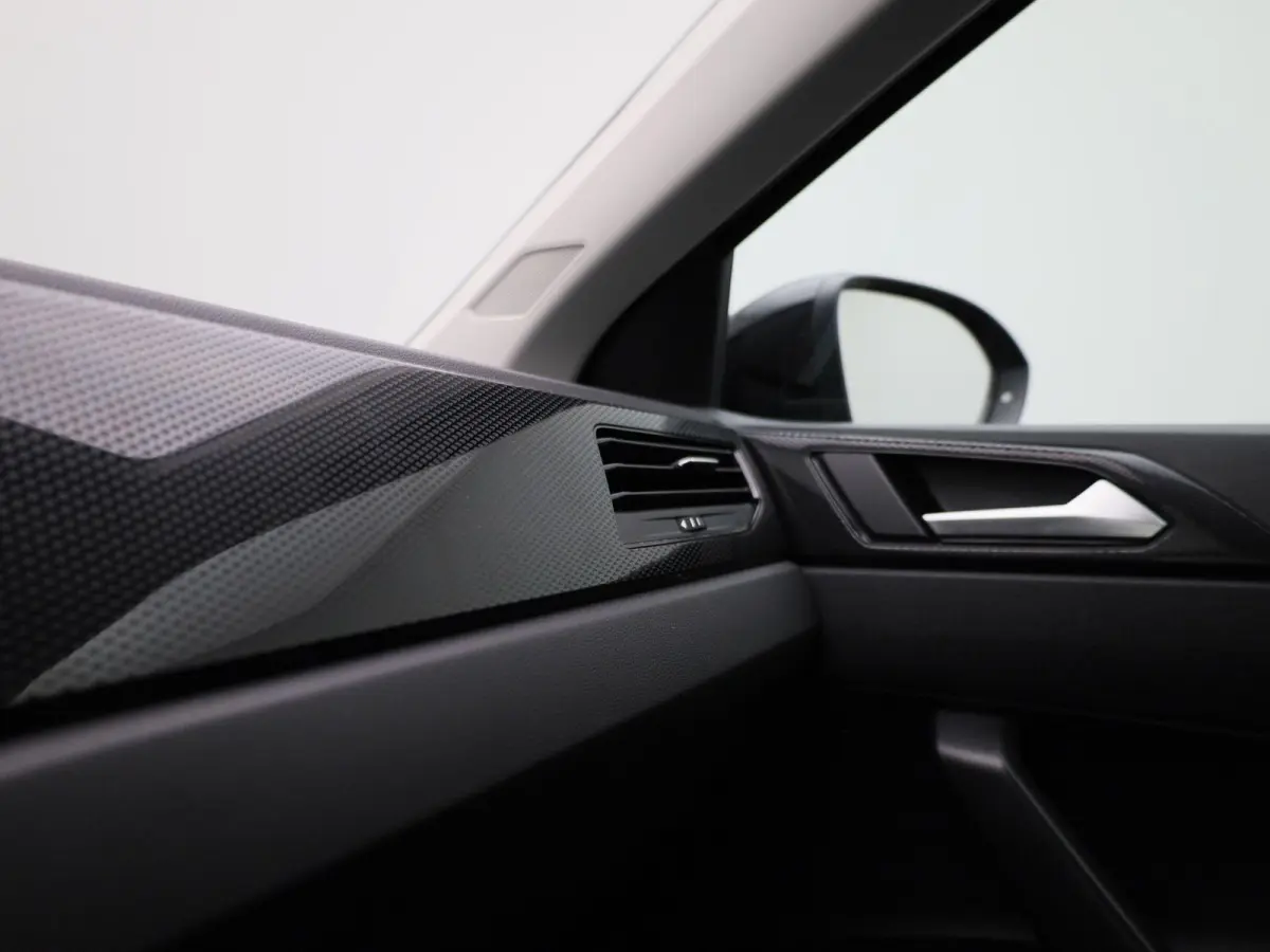 1.0 TSI Life Business | AUTOMATISCHE AIRCO | STOELVERWARMING | APPLE/ANDROID CARPLAY | PARKEERSENSOREN | NAVIGATIE | LICHTMETALEN VELGEN | 12 MAANDEN BOVAG GARANTIE |