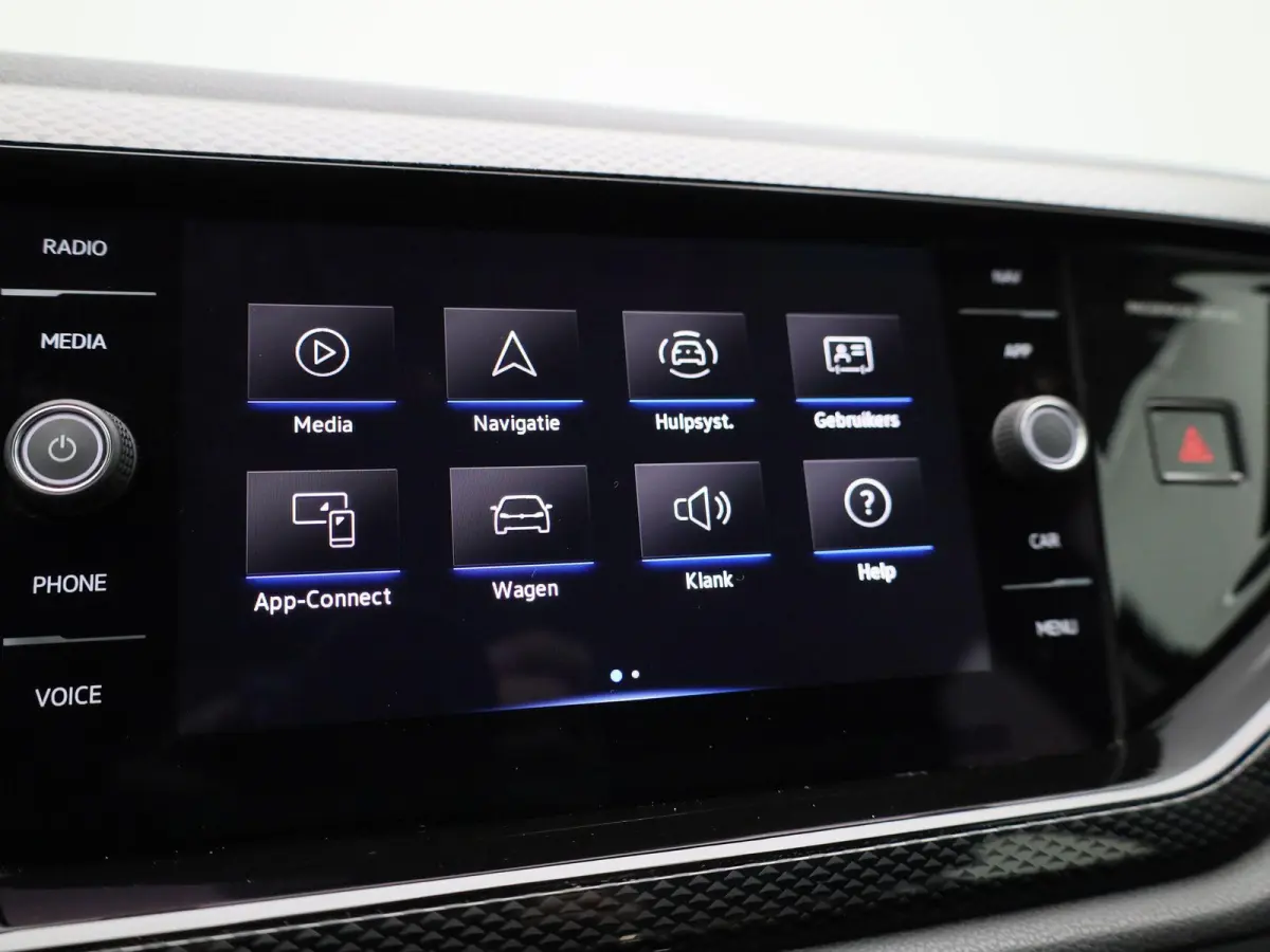 1.0 TSI Life Business | AUTOMATISCHE AIRCO | STOELVERWARMING | APPLE/ANDROID CARPLAY | PARKEERSENSOREN | NAVIGATIE | LICHTMETALEN VELGEN | 12 MAANDEN BOVAG GARANTIE |