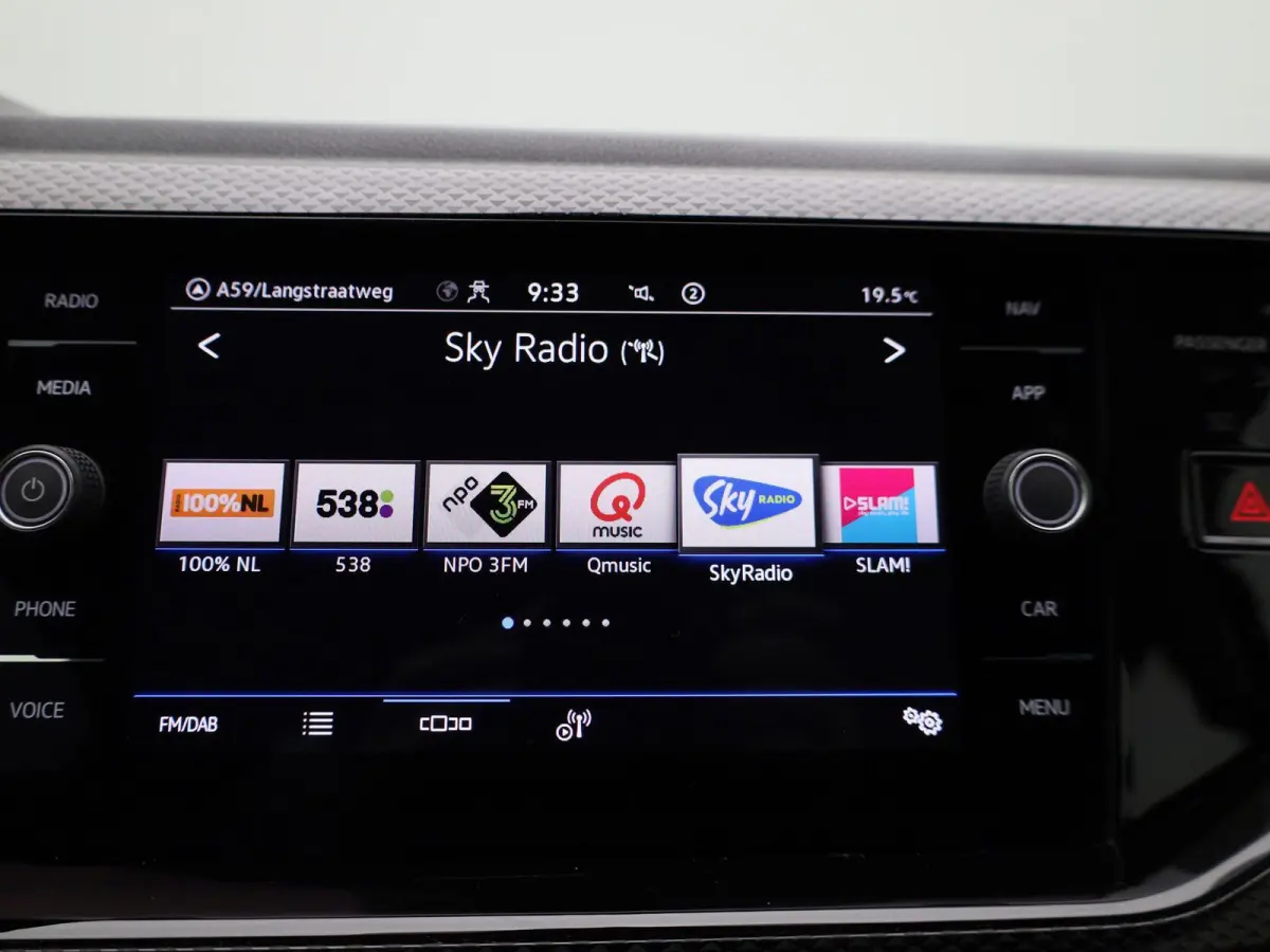 1.0 TSI Life Business | AUTOMATISCHE AIRCO | STOELVERWARMING | APPLE/ANDROID CARPLAY | PARKEERSENSOREN | NAVIGATIE | LICHTMETALEN VELGEN | 12 MAANDEN BOVAG GARANTIE |