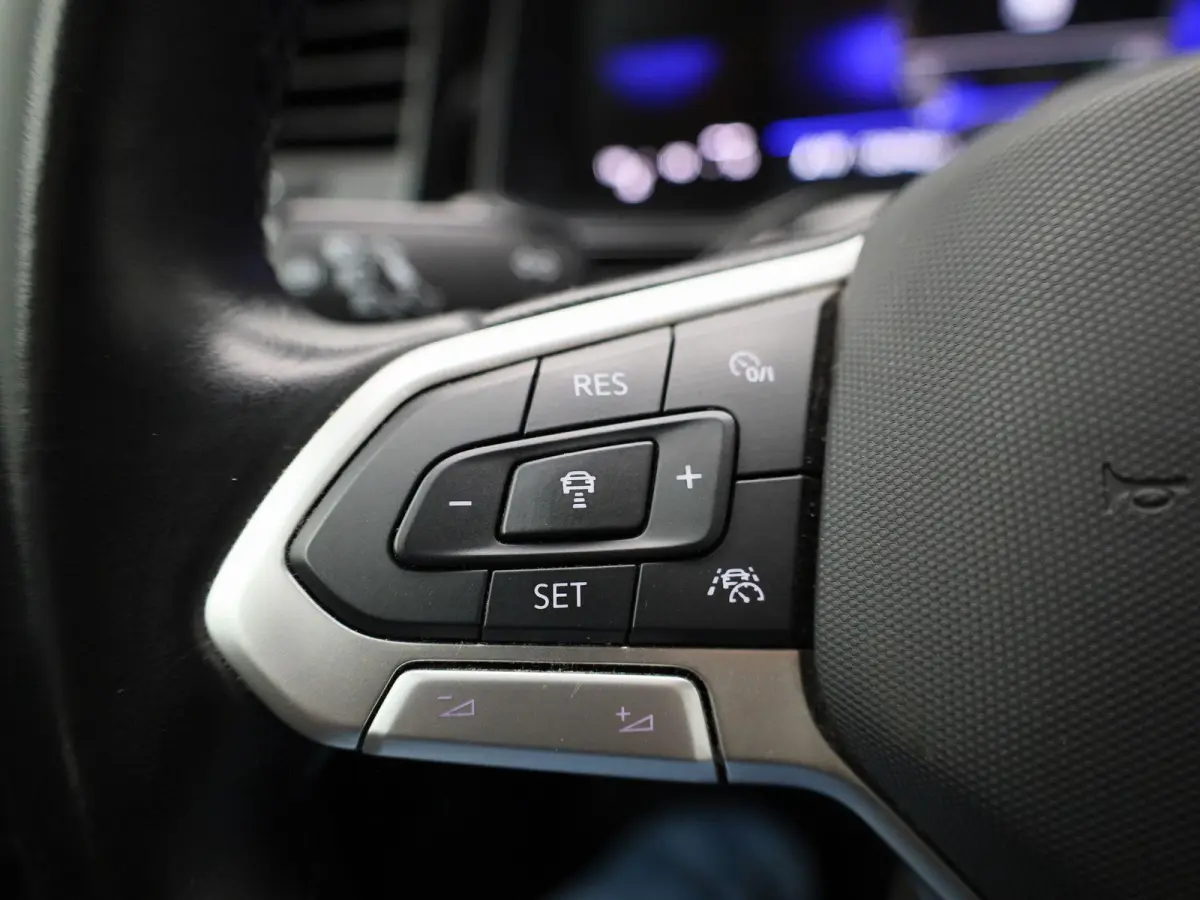 1.0 TSI Life Business | AUTOMATISCHE AIRCO | STOELVERWARMING | APPLE/ANDROID CARPLAY | PARKEERSENSOREN | NAVIGATIE | LICHTMETALEN VELGEN | 12 MAANDEN BOVAG GARANTIE |