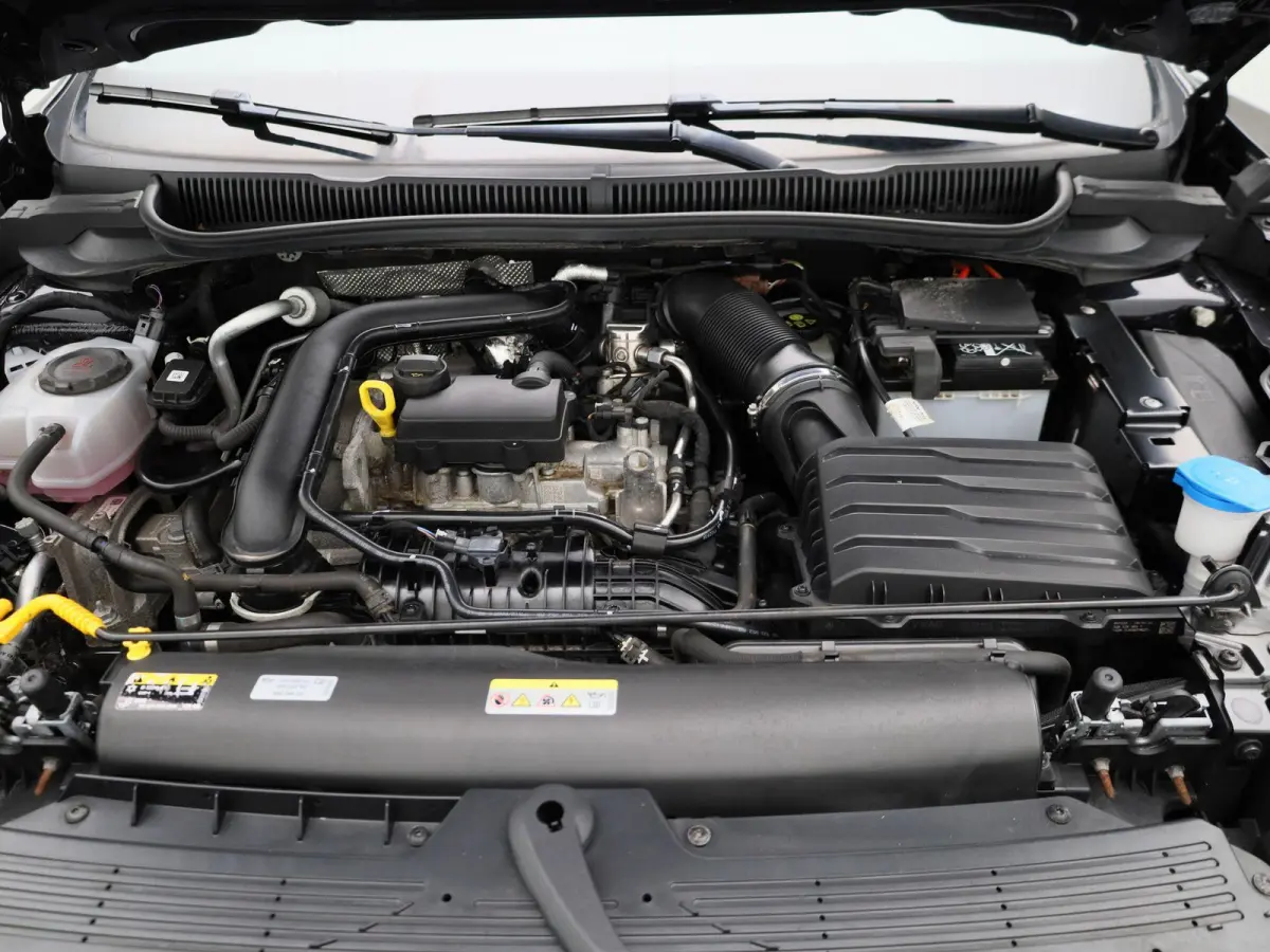 1.0 TSI Life Business | AUTOMATISCHE AIRCO | STOELVERWARMING | APPLE/ANDROID CARPLAY | PARKEERSENSOREN | NAVIGATIE | LICHTMETALEN VELGEN | 12 MAANDEN BOVAG GARANTIE |
